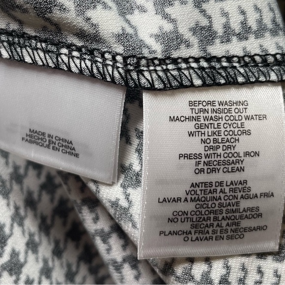 Anne Klein black printed blouse sz 1X - Picture 5 of 8